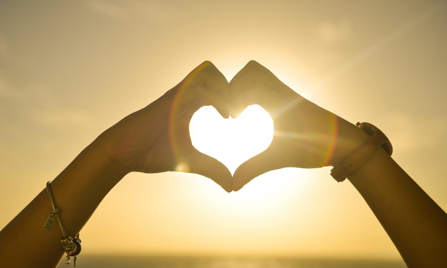 sunset-hands-shape-heart-of-man