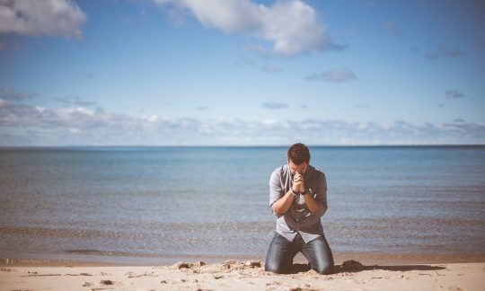 What does praise with a humble heart and spirit mean?