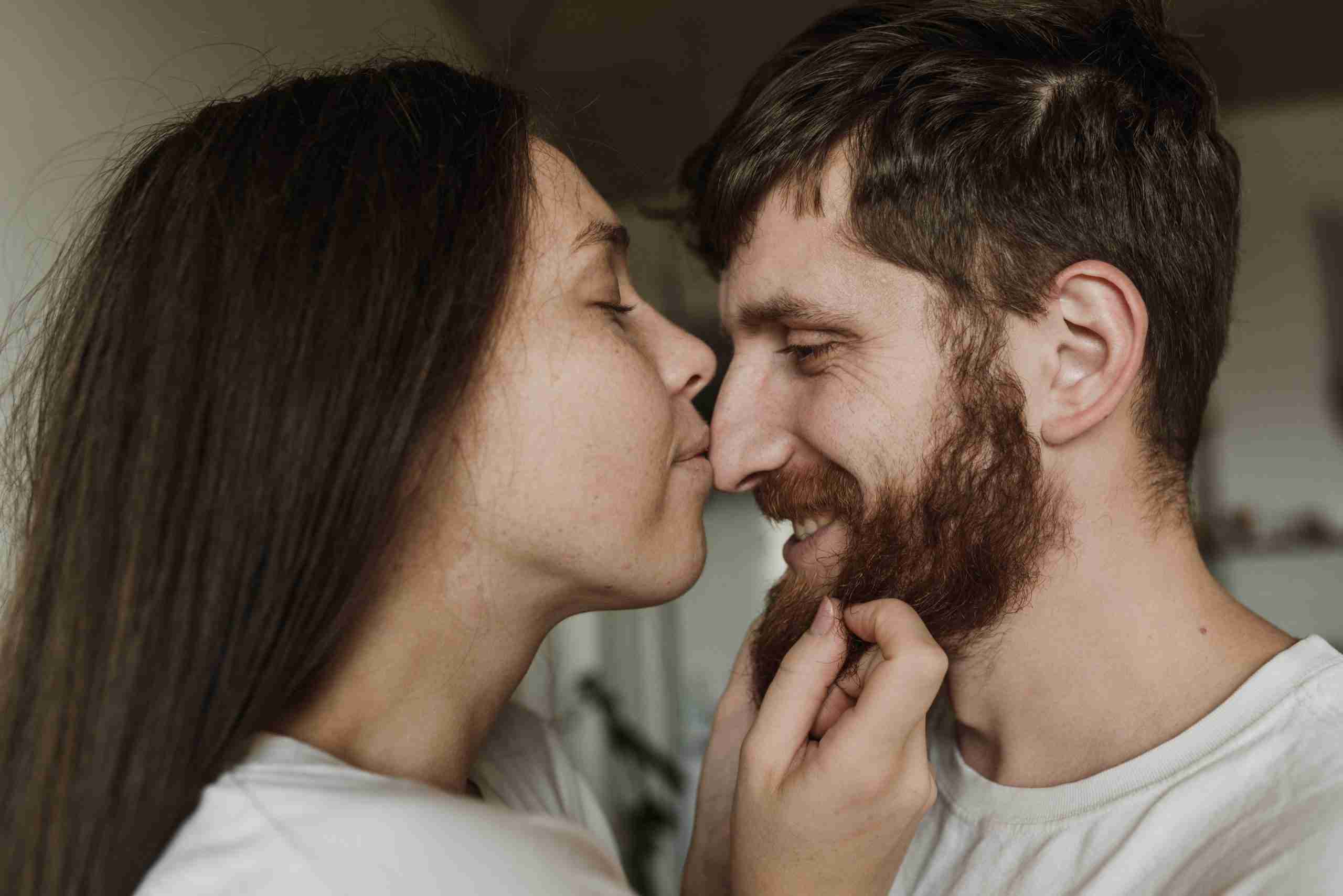 close-up-shot-of-romantic-couple