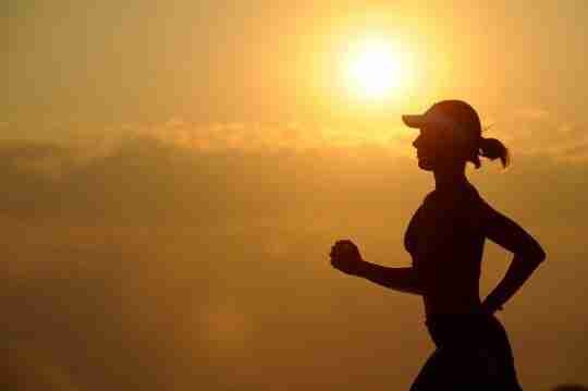 woman-with-white-sunvisor-running
