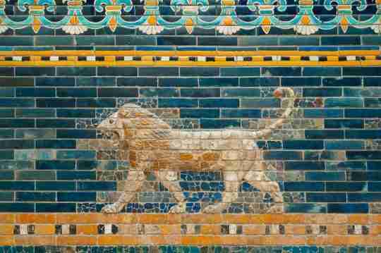 lion-art-on-wall